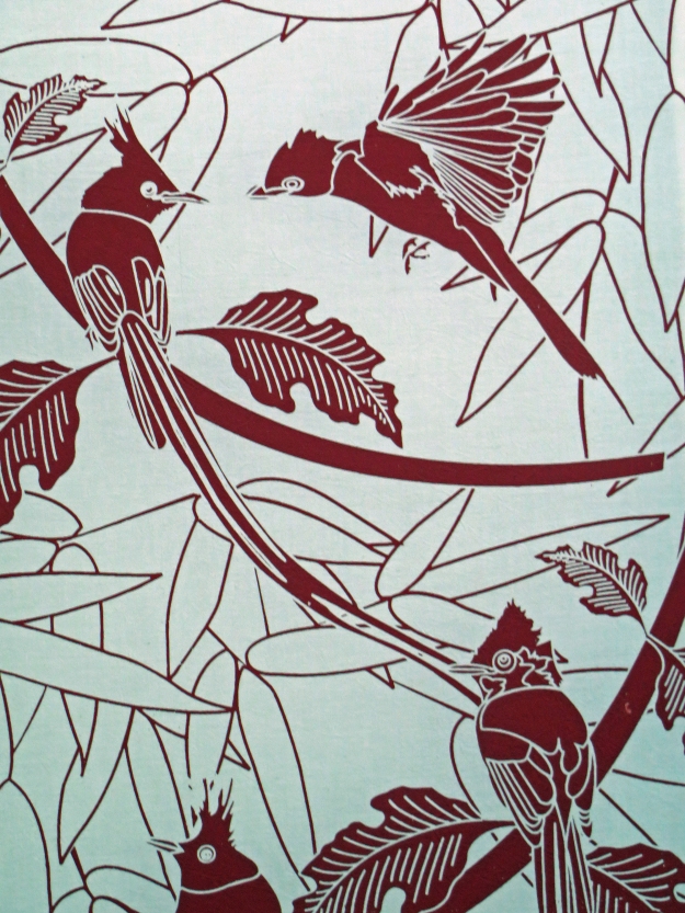 I loved this bird design that was painted on a piece of furniture.  Wouldn't it make terrific upholstery fabric?